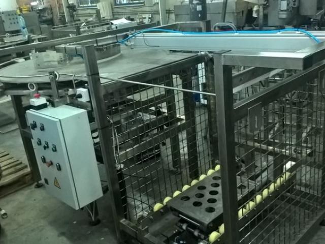 Комплекс загрузки и выгрузки тары из прямоугольных автоклавных корзин (с подвижным дном) в Юрге